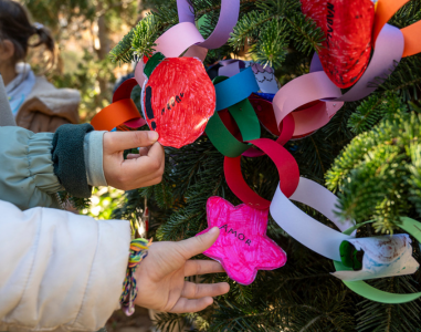 El Park Güell se llena de los deseos de los más pequeños por Navidad