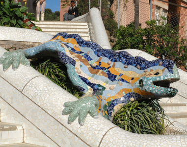 The restoration of the right hand of the Park Güell salamander is completed