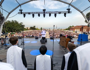 El Park Güell acoge un concierto de la Escolanía de Montserrat abierto a la ciudadanía